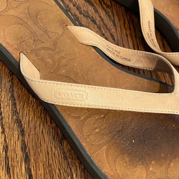 Women’s Coach leather flip flops size 8 - Picture 2 of 4